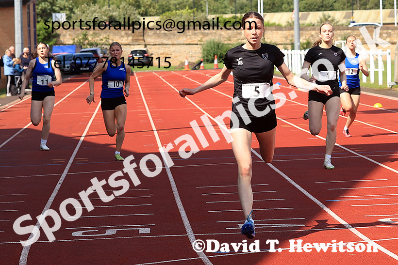 Girls 200 metres, 2025 Northumberland Schools Track and Fields, Wentworth, Hexham. Photo: David T. Hewitson/Sports for All Pics